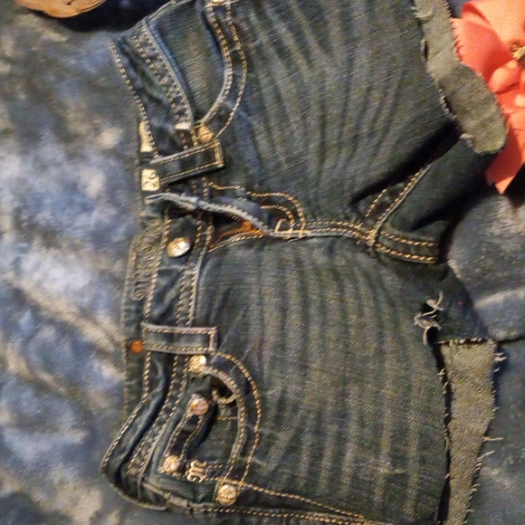 Miss Me Shorts - Picture 2 of 3